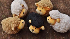 Scopri di più sull'articolo Essere la pecora nera della famiglia: un rinnovamento per l’albero genealogico