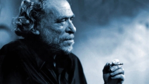 Scopri di più sull'articolo Vivere per lavorare o lavorare per vivere? Il pensiero di Charles Bukowski sul lavoro